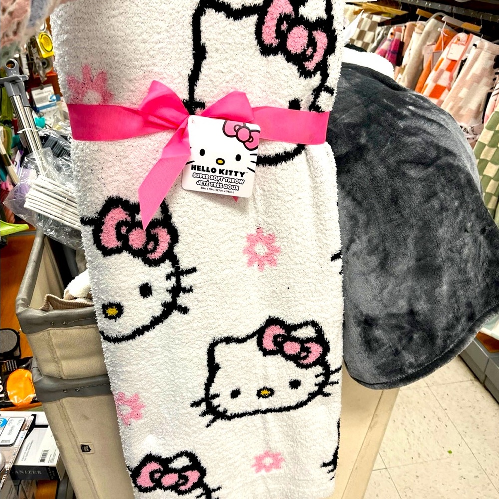 Hello kitty super soft throw